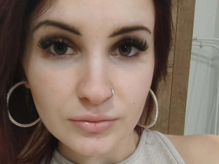 Alter: 19 / Steinbock - Alter: 160 / normal - Geschlecht: weiblich - Ausrichtung: bisexuell - Haare: braun / mittellang - Piercing: Gesicht - bewebmaster-Alter: C - Hautfarbe: weiss - Augen: braun - Rasur: vollrasiert